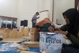 KPU Bangka Tengah mulai lakukan pengepakan logistik Pemilu 2019