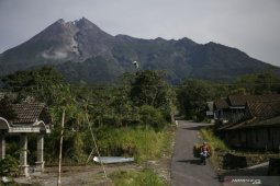 Gunung Merapi luncurkan lava pijar 600 meter