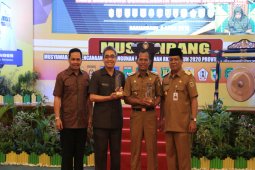 Tanah Laut govt wins the Regional Development award