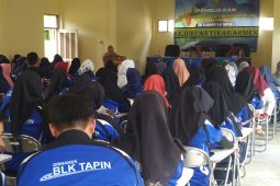 Disnaker Tapin Wajibkan Peserta Pelatihan Menyumbang bibit pohon