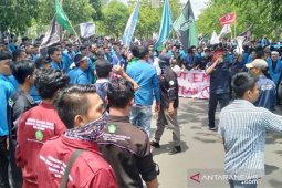 Ribuan mahasiswa kembali datangi Kantor Gubernur Aceh