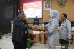 Wali Kota Ambon Serahkan LKPJ ke DPRD