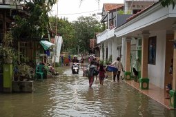 Banjir melanda lima kecamatan di Indramayu mulai surut