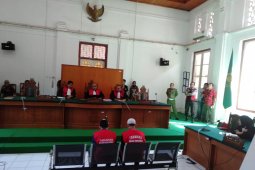 Bakar satu keluarga, dua terdakwa divonis mati