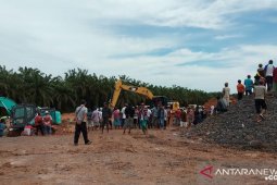 Ratusan warga  Mesuji  demo Waskita