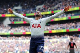 Tottenham gulung Huddersfield 4-0, Lucas trigol