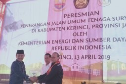 Kementerian ESDM serahkan PJU tenaga surya  di Kabupaten Kerinci