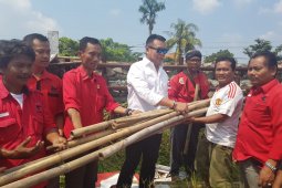 Memasuki masa tenang, PDIP Jabar bersihkan alat peraga kampanye