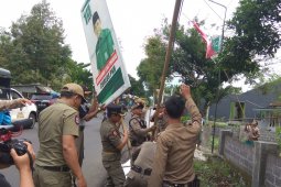 Penertiban atribut kampanye di Lumajang dipimpin Bupati Thoriqul