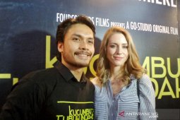 Aktor Randy Pangalila  ajari istri berbahasa Indonesia