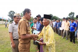 Bupati serahkan 2.927 sertifikat PTSL