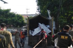 Masa tenang, Bawaslu Surabaya minta warga tidak asal copot APK