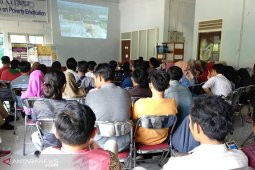 Mahasiswa nobar "sexy killers", mengulas dampak buruk PLTU batu bara