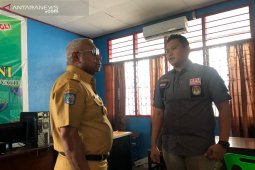 Gubernur Dominggus pantau persiapan pemilu di Manokwari
