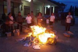 KPU Mesuji Musnahkan Ribuan  Surat Suara Rusak