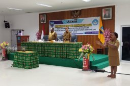 Bupati Manokwari larang kepala sekolah rekrut guru honorer