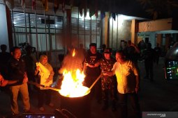 Malam ini, KPU Gresik bakar 10.477 surat suara rusak