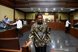 Majelis hakim  tunda pembacaan vonis Idrus Marham