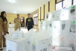 Bupati Karolin pastikan distribusi logistik Pemilu tidak terlambat