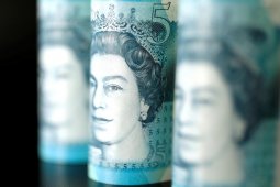 Dolar AS melemah di tengah meningkatnya sterling.