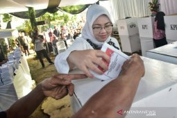 Bupati Purwakarta sedang dalam kondisi hamil besar jalan ke TPS