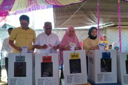 Gubernur Gorontalo salurkan hak pilihnya di TPS 4 Moodu