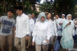 Sandiaga ke tempat pencoblosan diiringi lantunan shalawat