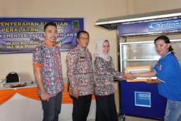 Wali Kota Mojokerto serahkan bantuan gerobak Kemendag