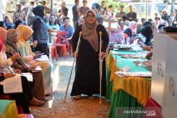 Penyandang dishabilitas kesulitan mencoblos