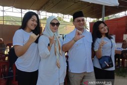 Gubernur Babel bersama keluarga gunakan hak suara di TPS 3