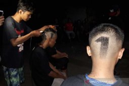 Jokowi-Ma'ruf unggul, pendukung cukur "01"