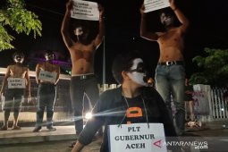 Tolak PT EMM, mahasiswa gelar aksi demo di Meulaboh malam hari