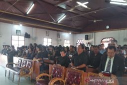 Ribuan umat di Tapteng ikuti Misa dan Ibadah Jumat Agung