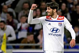 Lyon tundukkan Angers 2-1