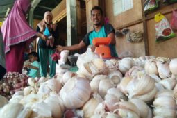 Harga bawang putih di Pangkalpinang tembus Rp100.000/kg