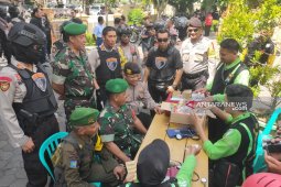 Dua anggota Linmas meninggal, Polres Lumajang siagakan tim kesehatan di PPK