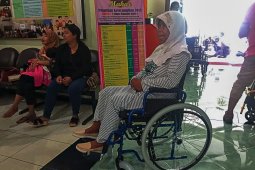 Mukomuko bagikan 20 kursi roda untuk para penyandang disabilitas