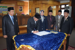 DPRD Sampaikan 18 Rekomendasi Terhadap LKPJ Bupati Mempwah TA 2018