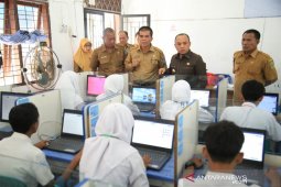 UNBK di Labuhanatu berjalan lancar