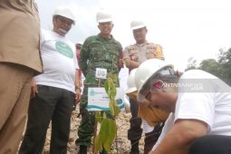 Peringati hari bumi, NSHE tanam pohon langka di wilayah PLTA Batangtoru