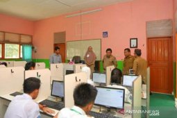 Bupati Bangka Selatan pantau pelaksanaan UNBK