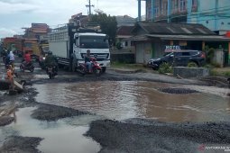 Jalan Lintas Timur di Simpang Pematang Mesuji  rusak parah