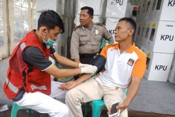 PMI Pontianak cek kesehatan petugas penghitungan suara di PPK