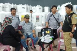 KPU Garut siagakan petugas medis saat penghitungan suara di kecamatan