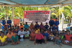 Polair sosialisasi jiwa nasionalisme buat warga pulau Soop