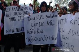 Aktivis Demokrasi minta KPU Kalsel bersikap jujur