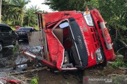Berusaha padamkan api, satu damkar di Nagan Raya terbalik