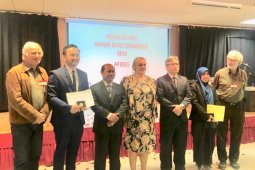Mahasiswa Indonesia terima tropy bergengsi di Paris