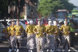 Kediri gelar gerak jalan kreasi peringati Hari Kartini