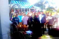 Bupati Malra bersama warga turunkan "sasi" fasilitas umum